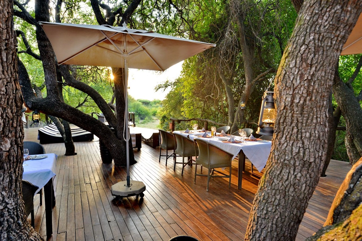 Motswiri Private Safari buiten dineren 002.webp
