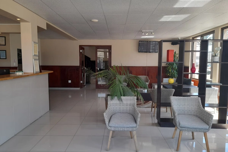 Prost Hotel Swakopmund receptie.webp
