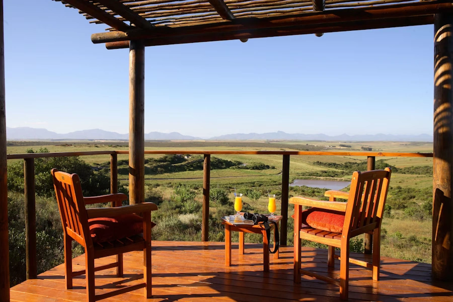 Garden Route Game Lodge balkon met uitzicht.webp