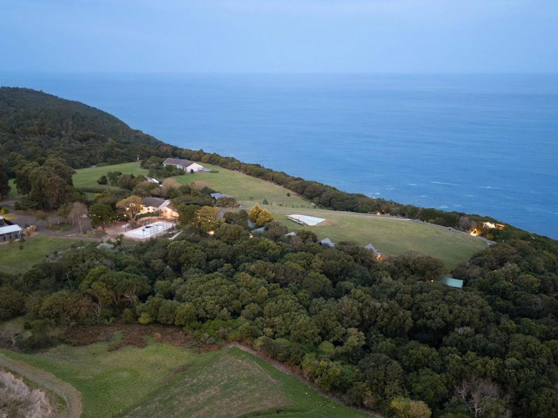 Misty Mountain Reserve Ocean View Family Lodge overzicht boven 3.webp