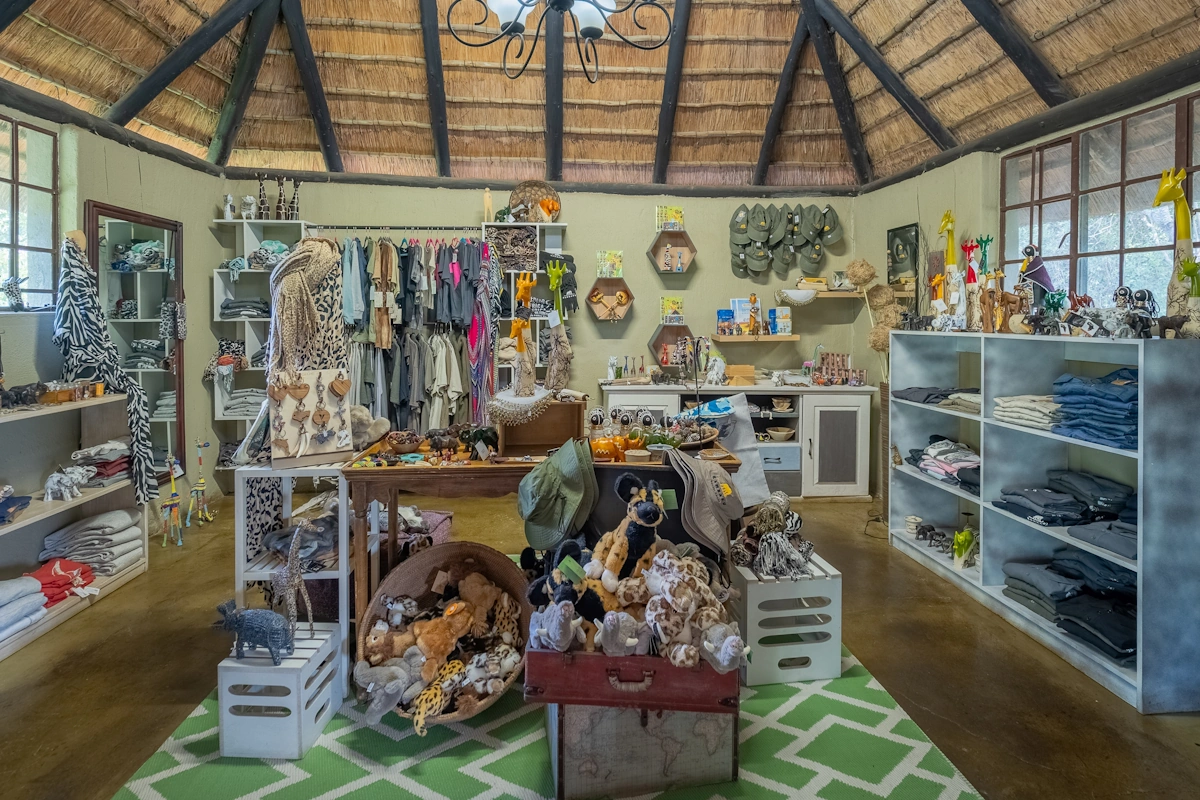 Kambaku Safari Lodge CUROP SHOP 001.webp
