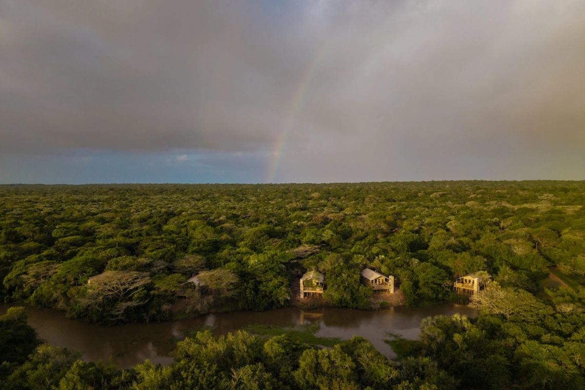 AfriCamps at Bonamanzi Game Reserve tent aan rivier 001.webp
