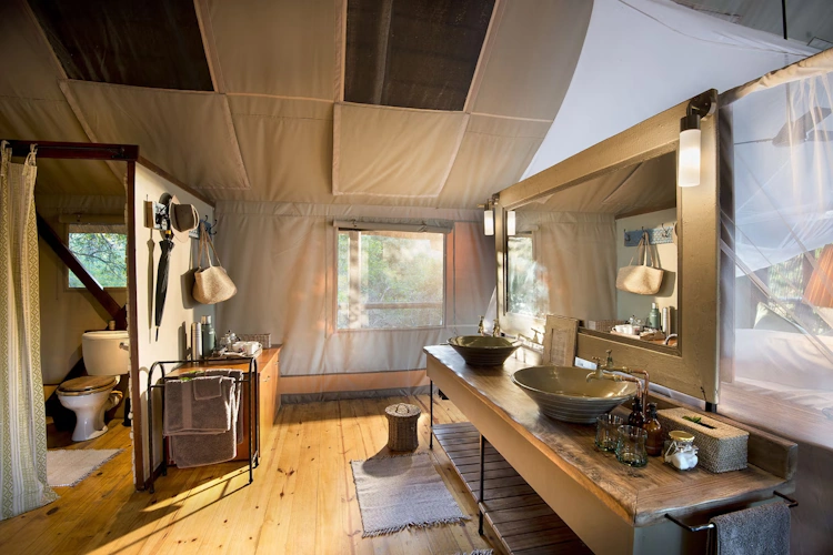 Pafuri Camp tent badkamer.webp