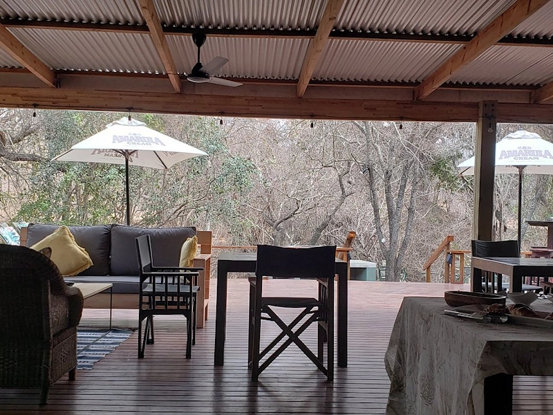 Entabeni Kingfisher Lodge lounge 002.webp