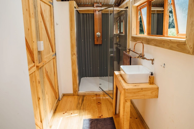 AfriCamps Waterberg badkamer douche.webp