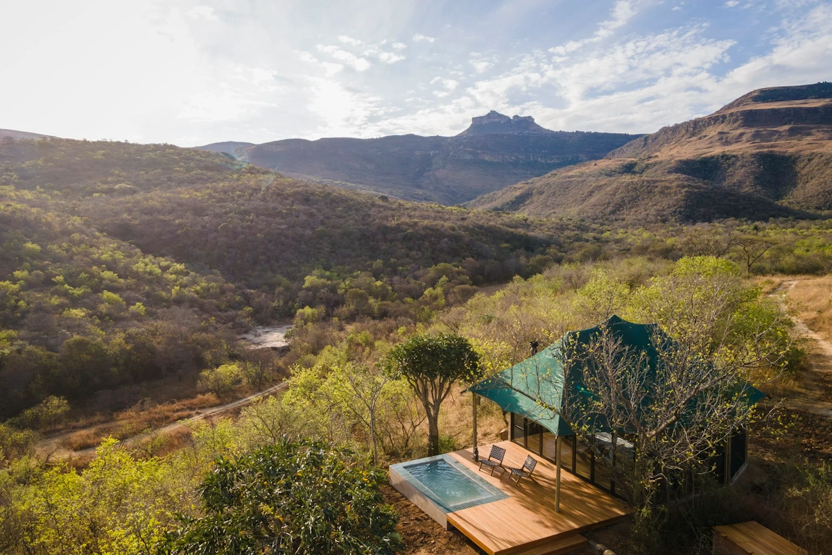 Sasi Bush Lodge Kiepersol Couple Tent with Pool 001.webp