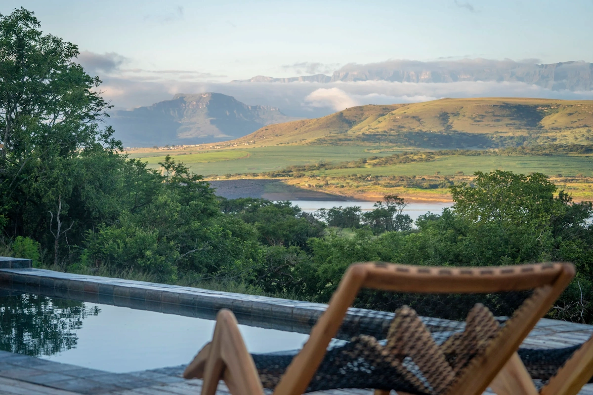 Sasi Bush Lodge zwembad met uitzicht 001.webp