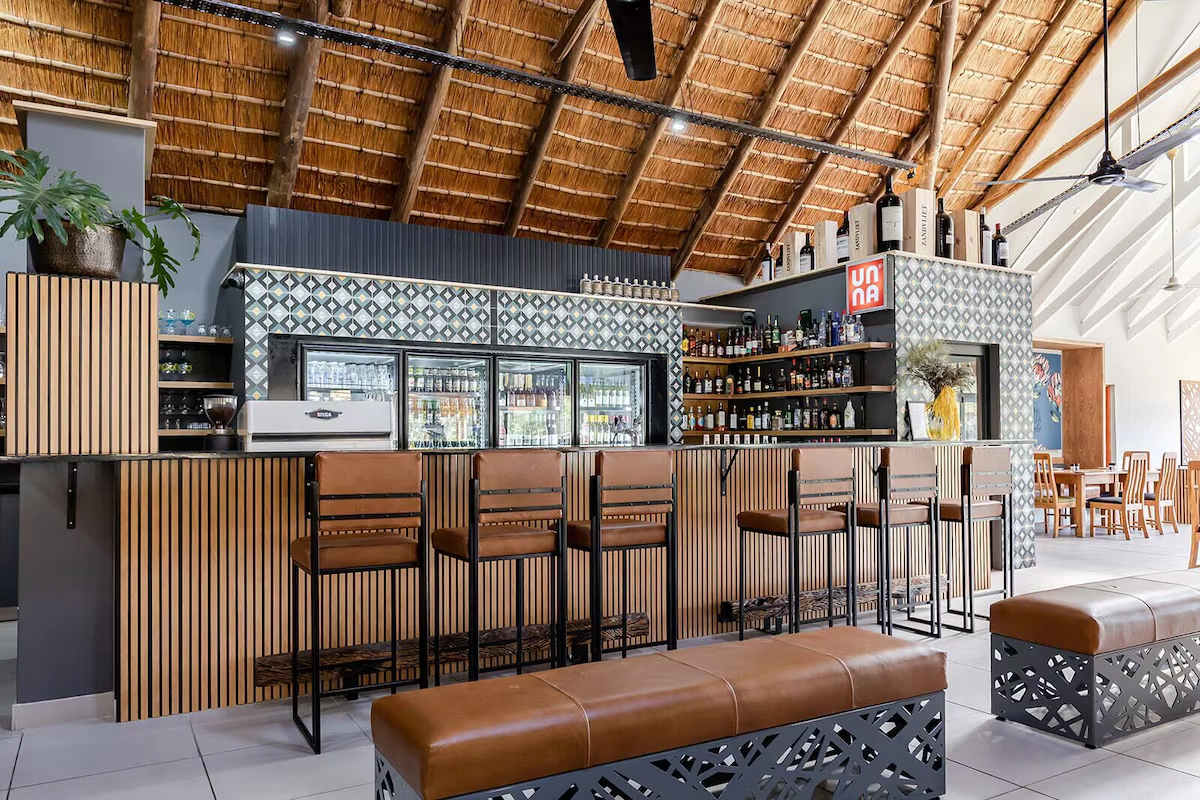 Hippo Hollow Country Estate bar 001.webp