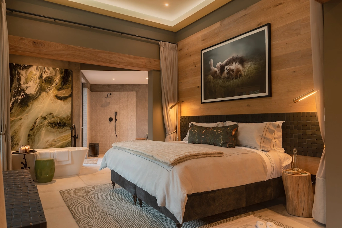 Lush Private Lodge Deluxe Suite 004.webp