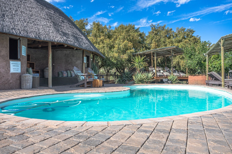 Buffelsdrift Game Lodge zwembad 001.webp