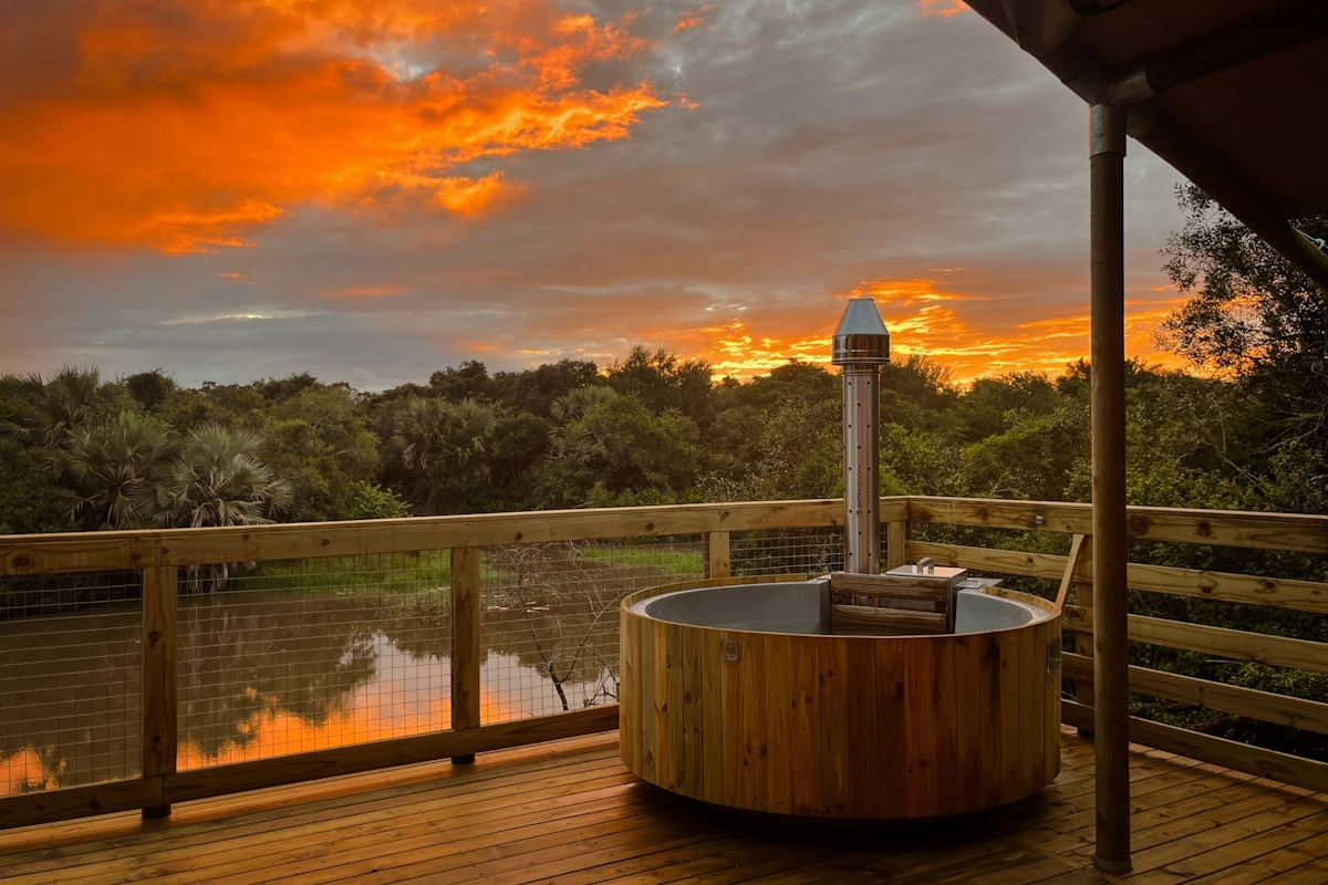 AfriCamps at Bonamanzi Game Reserve hottub 002.webp