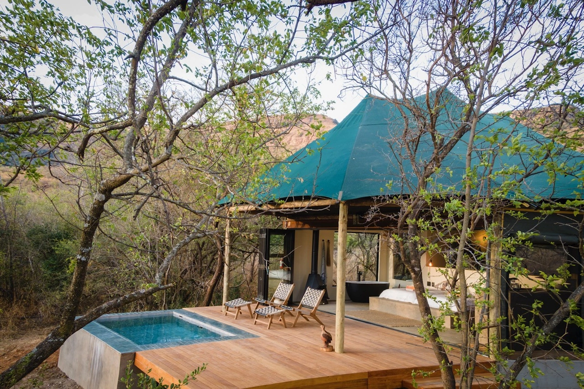 Sasi Bush Lodge Lodge Admiralty Couple Tent Bathtubs and private decks 001.webp