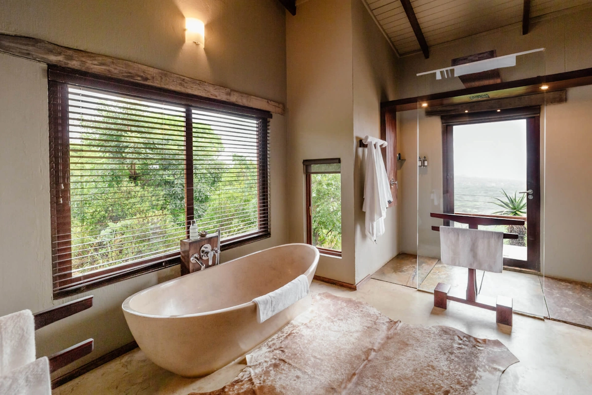 Rhino Ridge Safari Lodge Luxury Bush Villa badkamer 001.webp