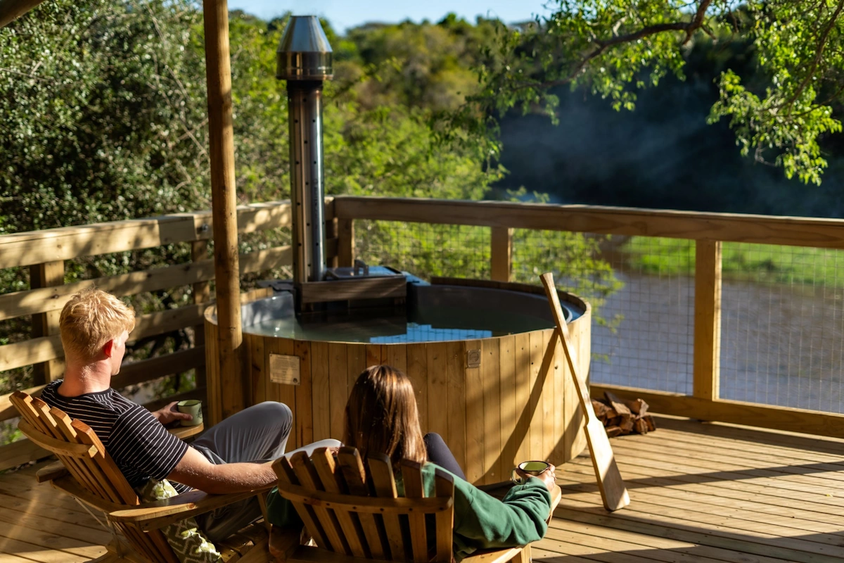 AfriCamps at Bonamanzi Game Reserve terras buiten 003.webp