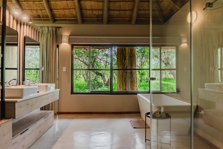 Xanatseni Private Camp kamer 1 badkamer.webp