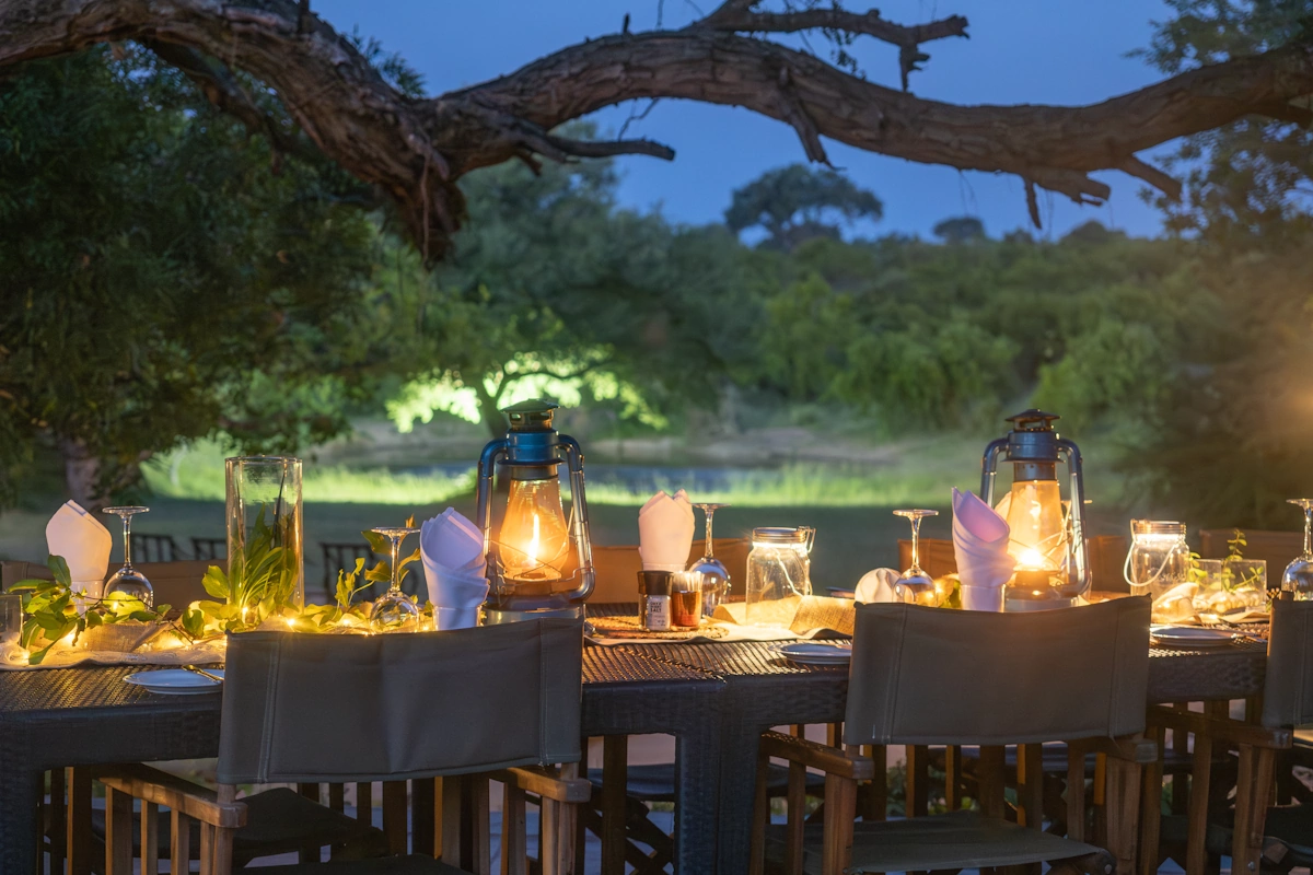 Kambaku Safari Lodge dinner 001.webp
