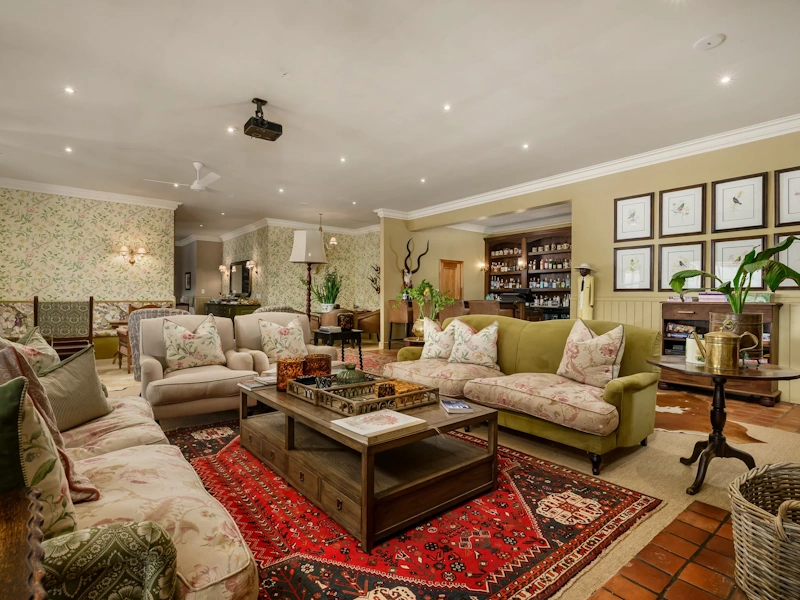 Camp Figtree Lounge binnen 001.webp