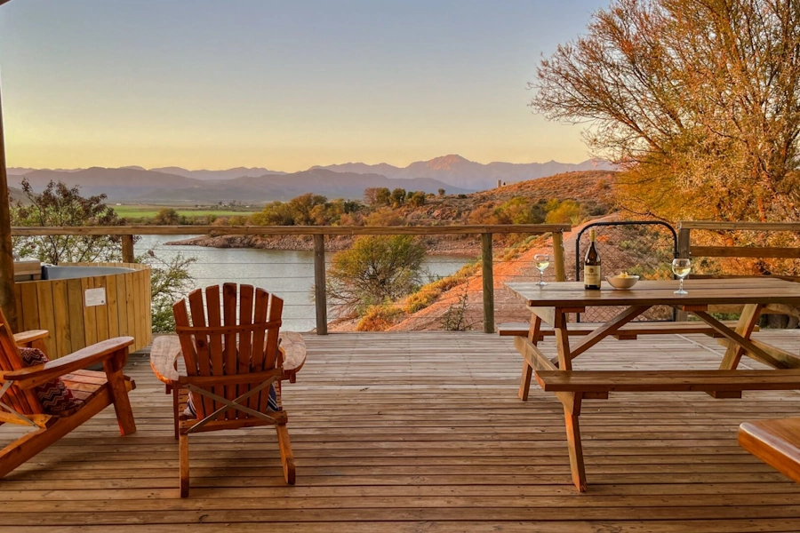 AfriCamps Klein Karoo uitzicht vanaf tent.webp