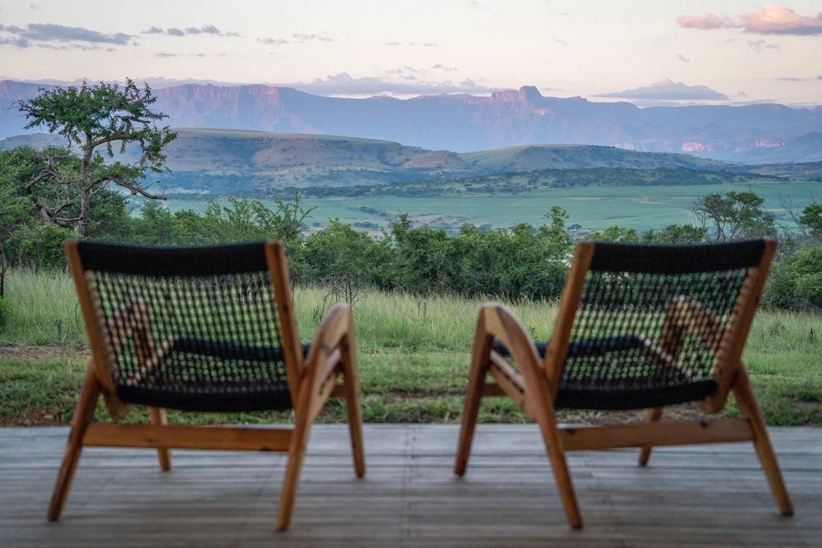 Sasi Bush Lodge uitzicht op Drakensberg 001.webp
