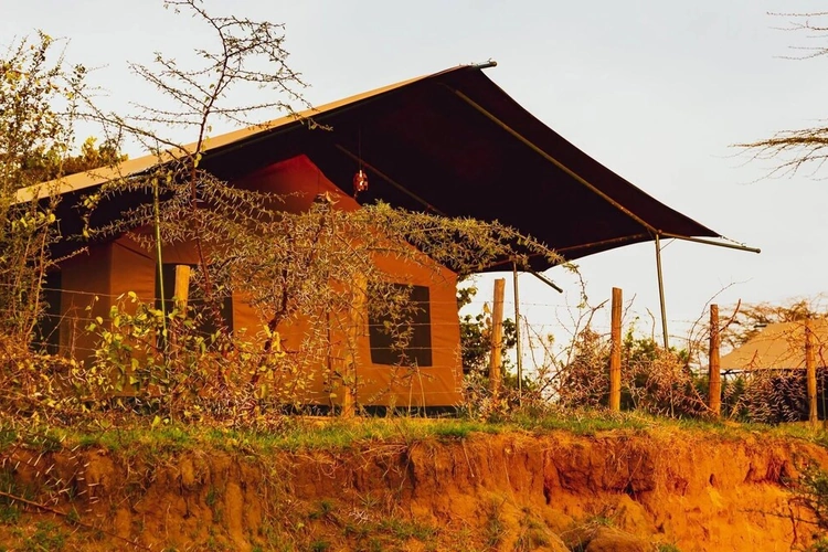 Mara Duma Bush Camp tent buitenkant.webp