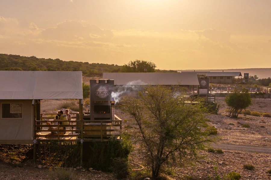 AfriCamps Klein Karoo tenten buitenlant.webp
