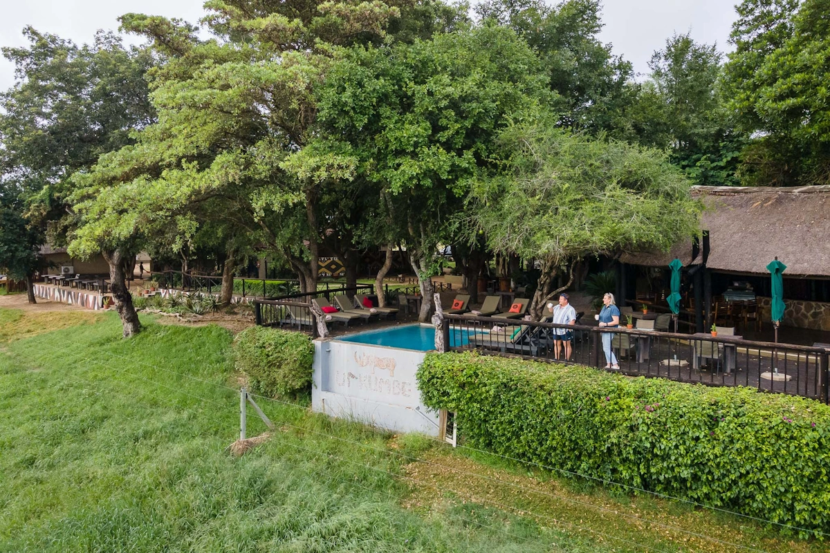 Umkumbe Safari Lodge Riverside deck 001.webp