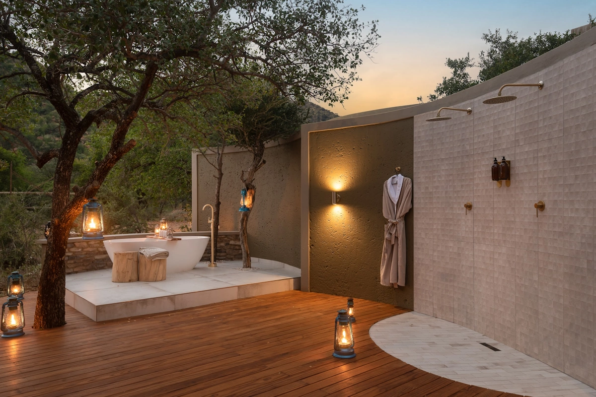 Lush Private Lodge Deluxe Suite 014.webp