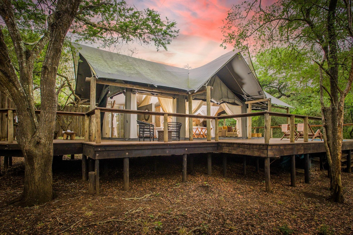 Rhino Sands Safari Camp tent 002.webp