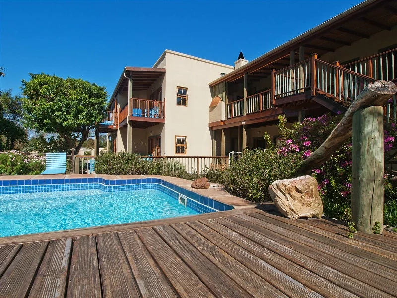 At the Woods Guest House zwembad 001.webp