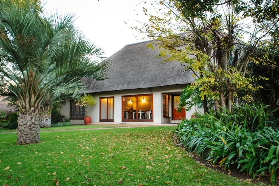 The Safari Club tuin 003.webp