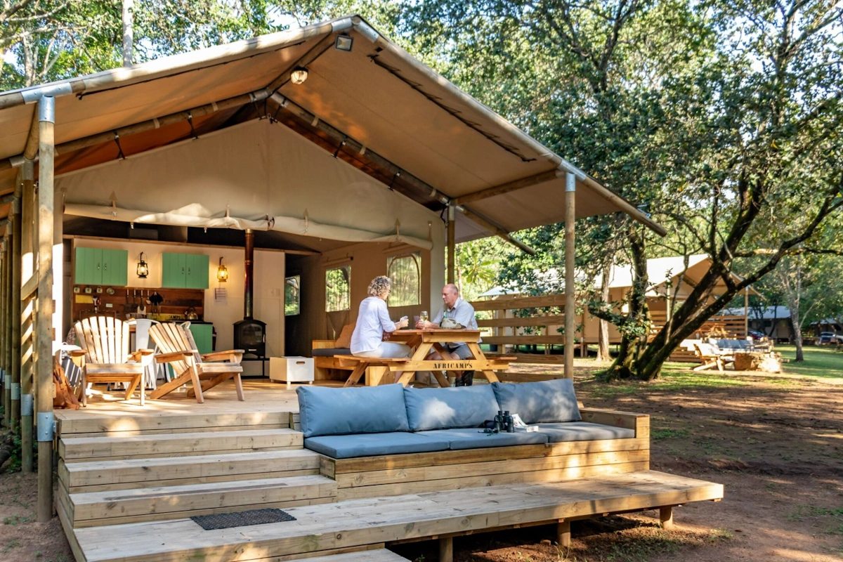 AfriCamps at Mackers tent buiten 002.webp