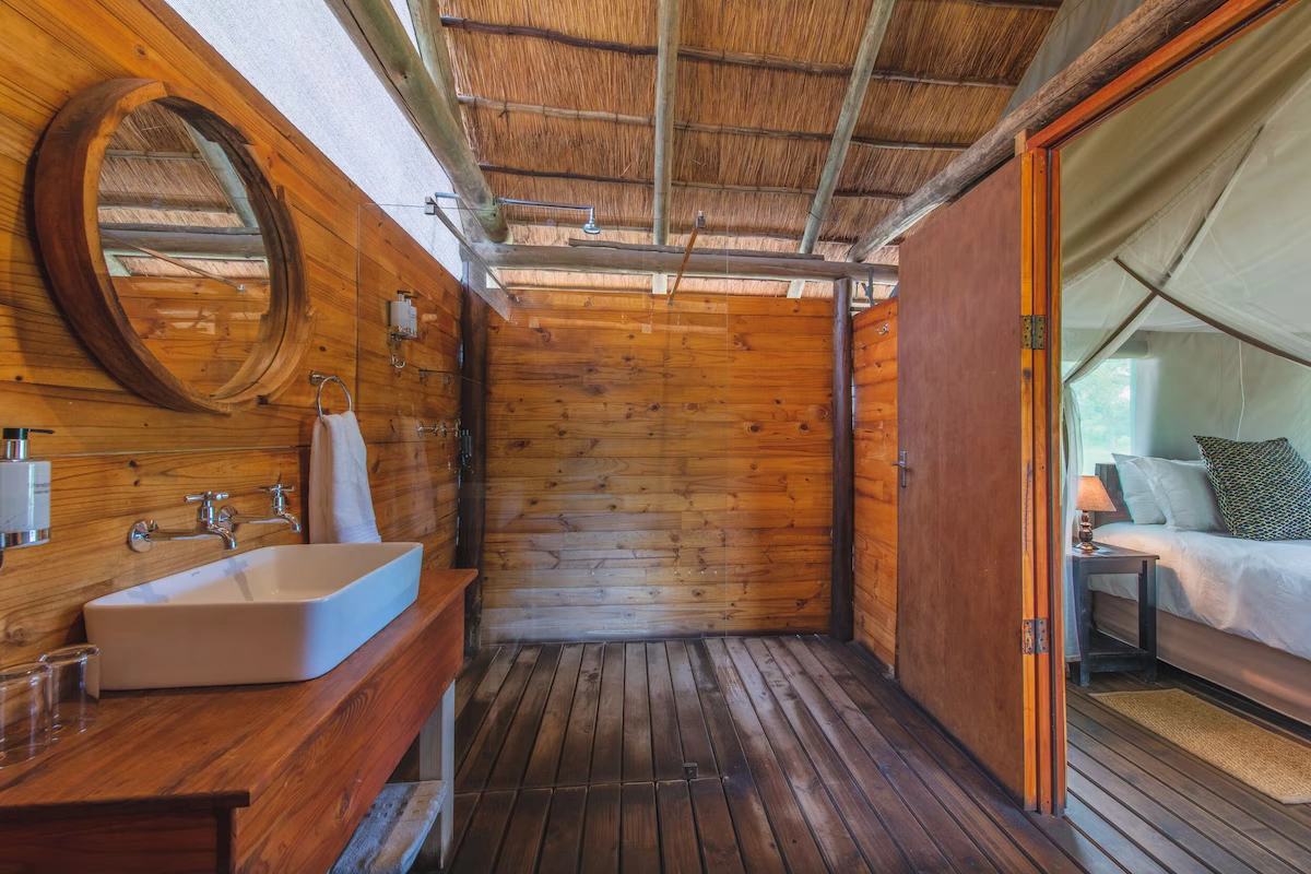 Shindzela Tented Safari Camp badkamer.webp