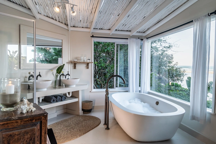 Umngazi Hotel and Spa Double Storey Honeymoon Suite badkamer 001.webp