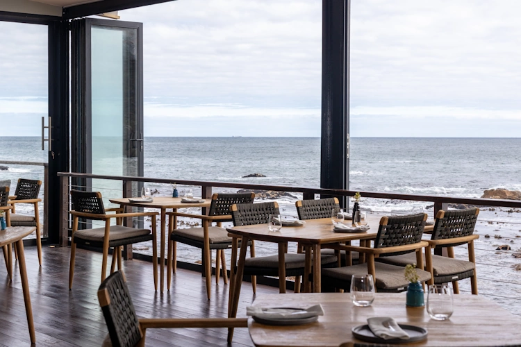 Tintswalo Atlantic Houtbay buiten zitten 001.webp