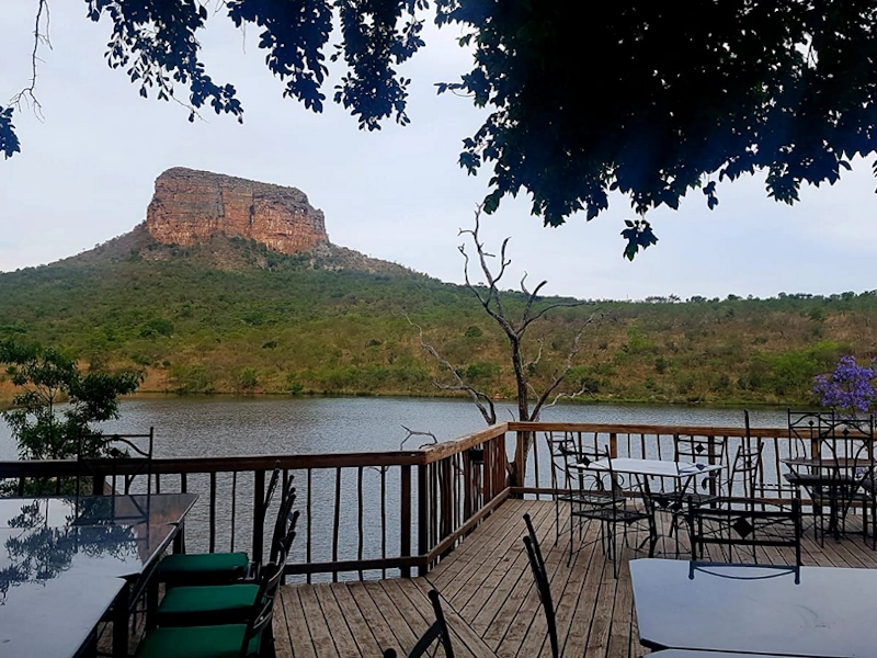 Entabeni Kingfisher Lodge terras 001.webp