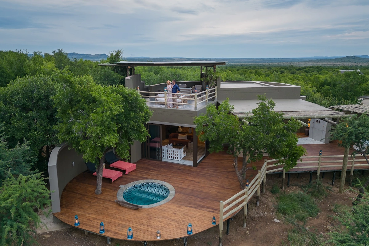 Lush Private Lodge Deluxe Suite 019.webp
