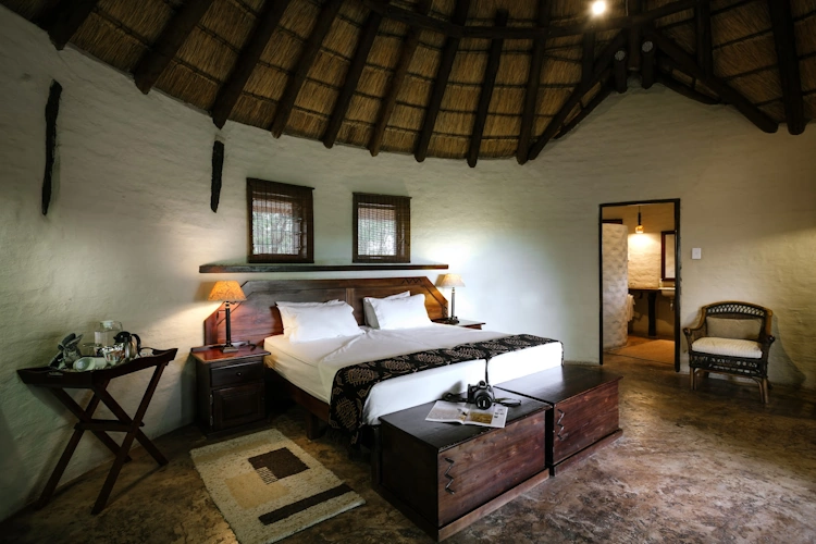 Mopane Bush Lodge kamer 001.webp