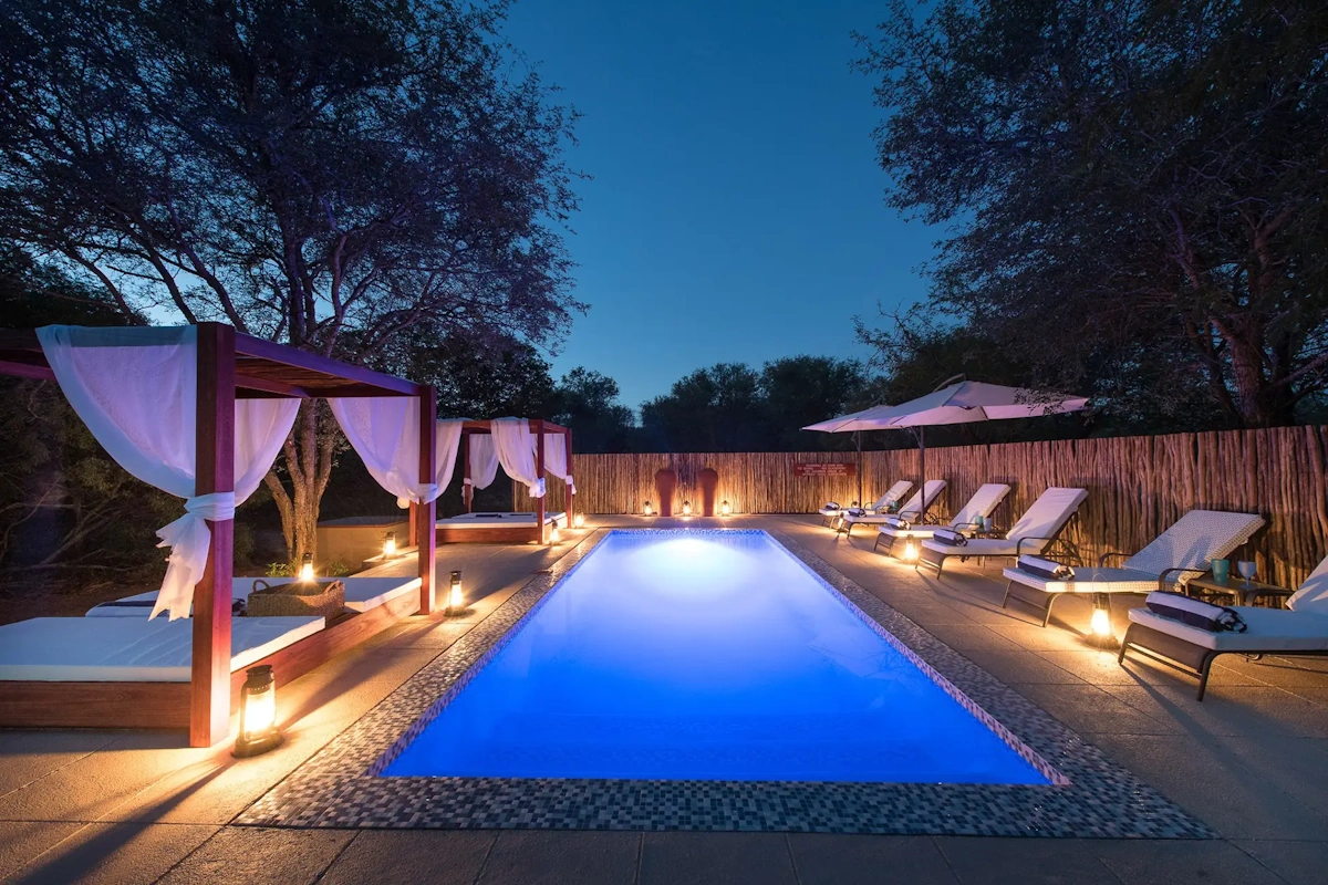 Bushbaby River Lodge zwembad 001.webp