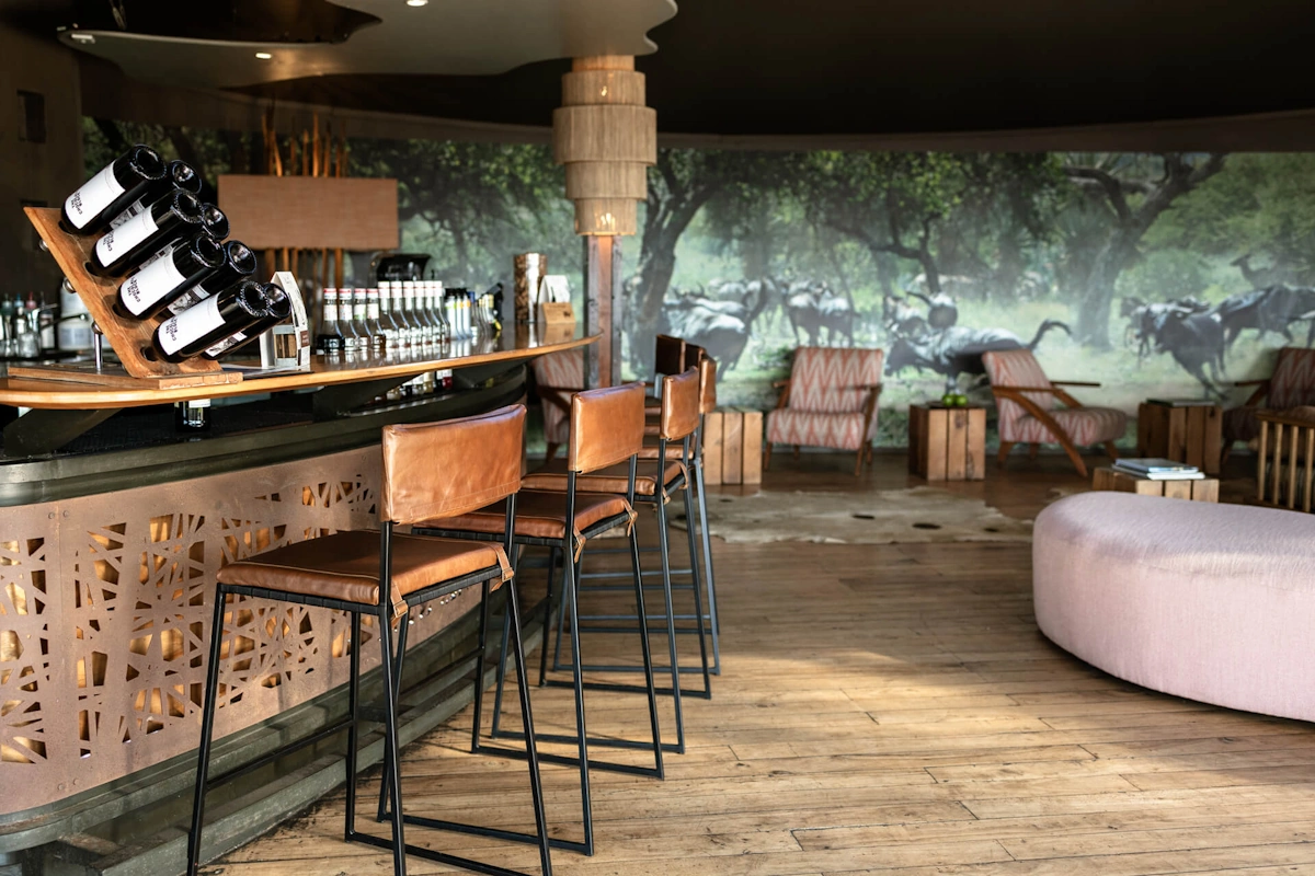 Rhino Ridge Safari Lodge Lounge bar 001.webp