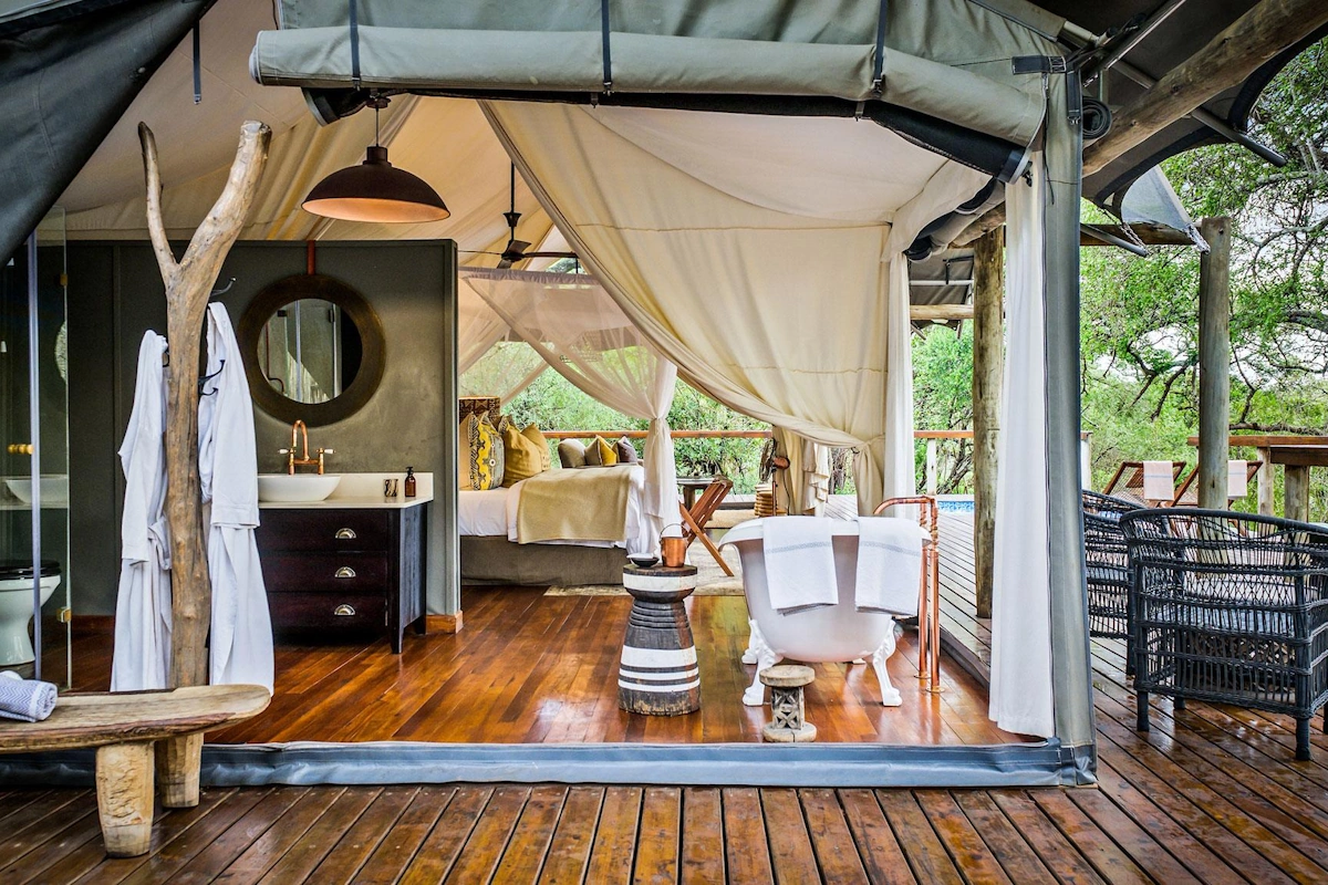 Rhino Sands Safari Camp tent 001.webp