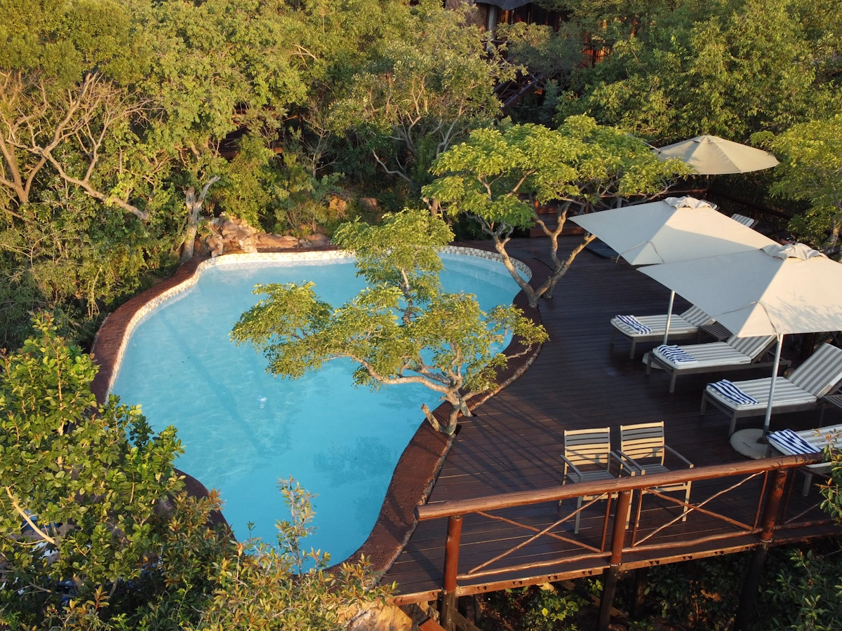 Nungubane Game Lodge zwembad 001.webp