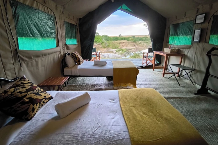 Kananga Julia’s River Camp tent binnen.webp