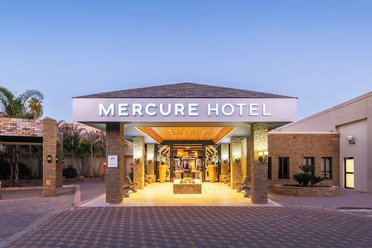 Mercure Hotel Windhoek buitenkant.webp