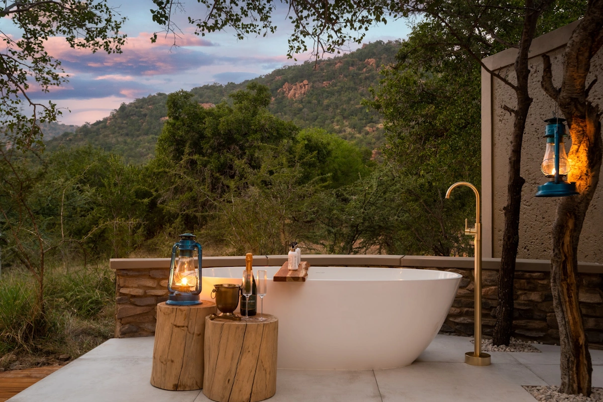 Lush Private Lodge Deluxe Suite 010.webp