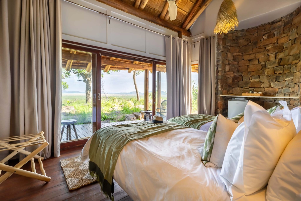 Buffalo Ridge Safari Lodge kamer uitzicht.webp
