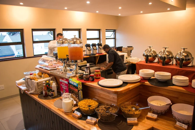 Prost Hotel Swakopmund ontbijt.webp
