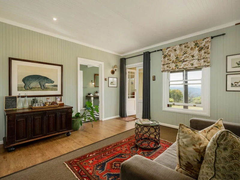 Camp Figtree superior suite 002.webp