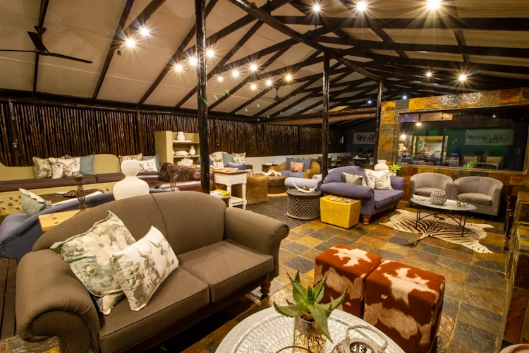 Emdoneni Lodge lounge.webp