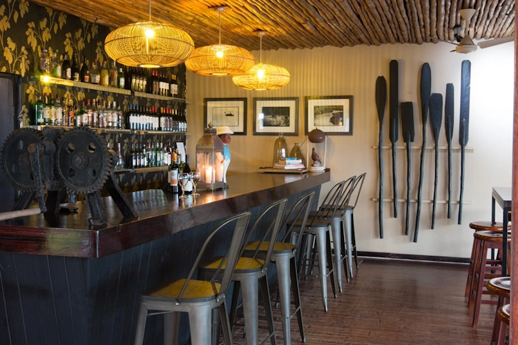 Hluhluwe River Lodge bar.webp