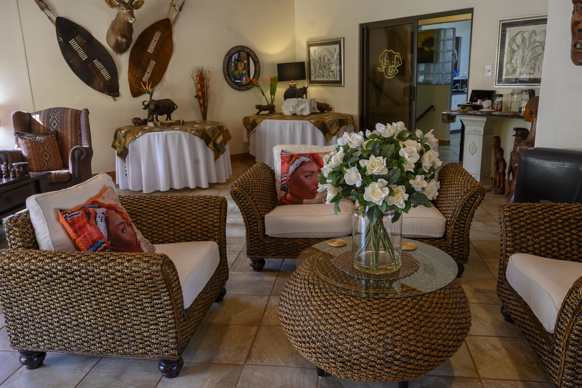 Elephant Coast Guest House zitruimte 001.webp